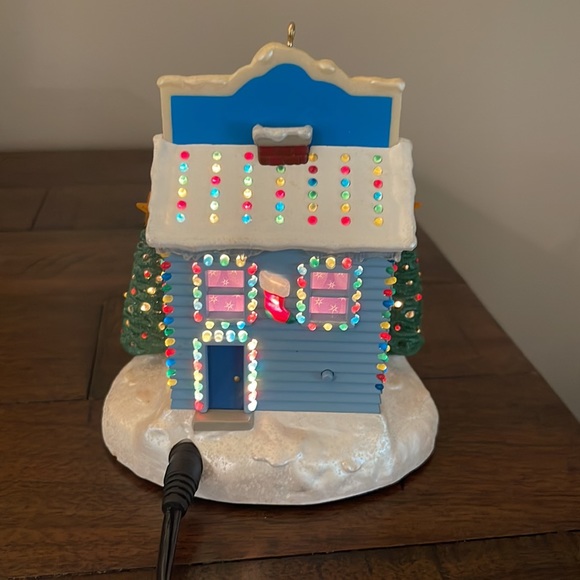 2004 Electrical Spectacle Hallmark Ornament - Picture 4 of 7